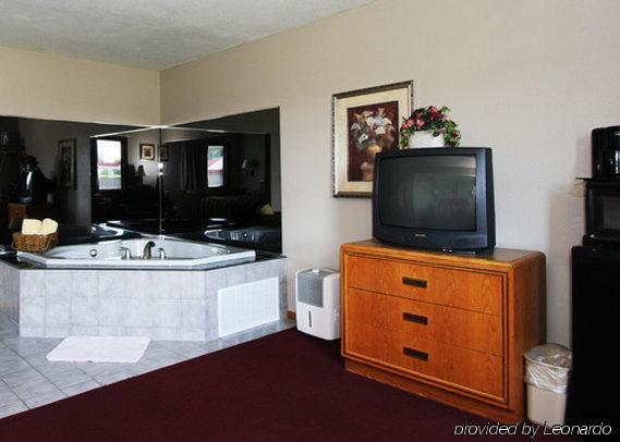 Econo Lodge Inn & Suites Dubuque Ruang foto