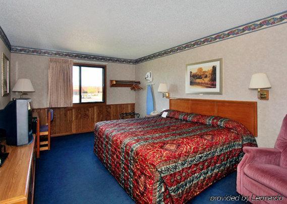 Econo Lodge Inn & Suites Dubuque Ruang foto